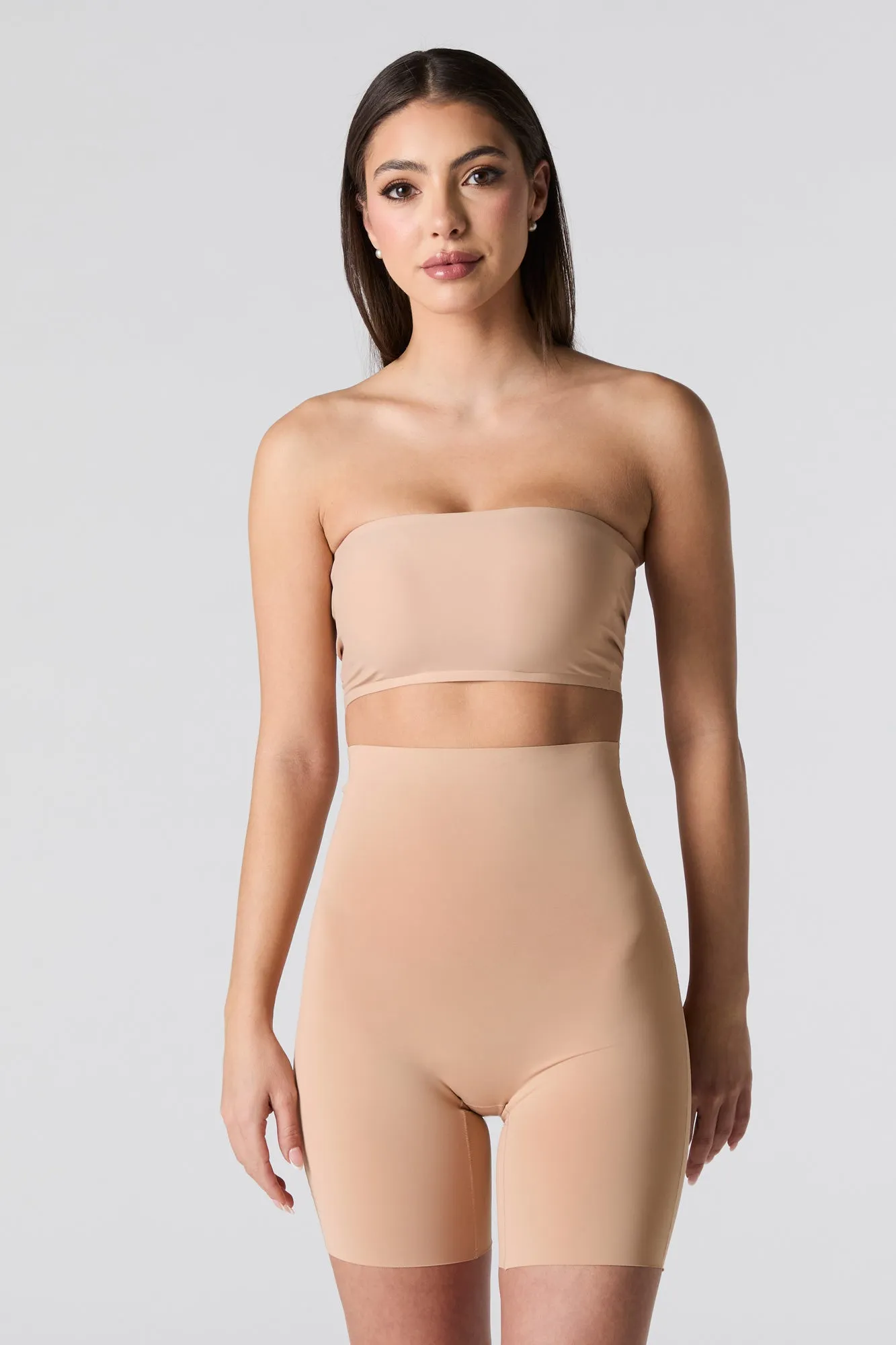 Short gainant invisible à taille haute