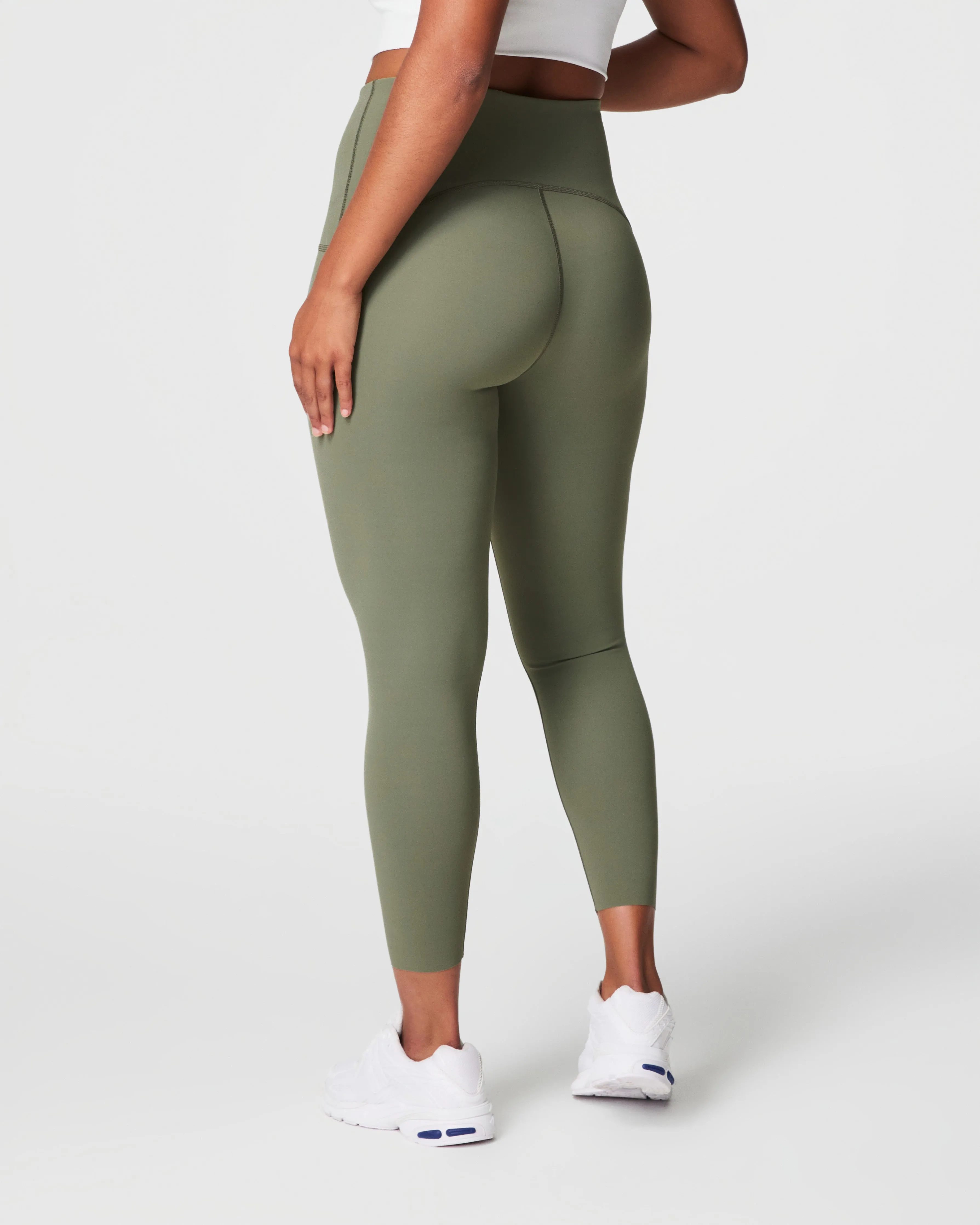 SPANXshape™ Booty Boost® 7/8 Leggings