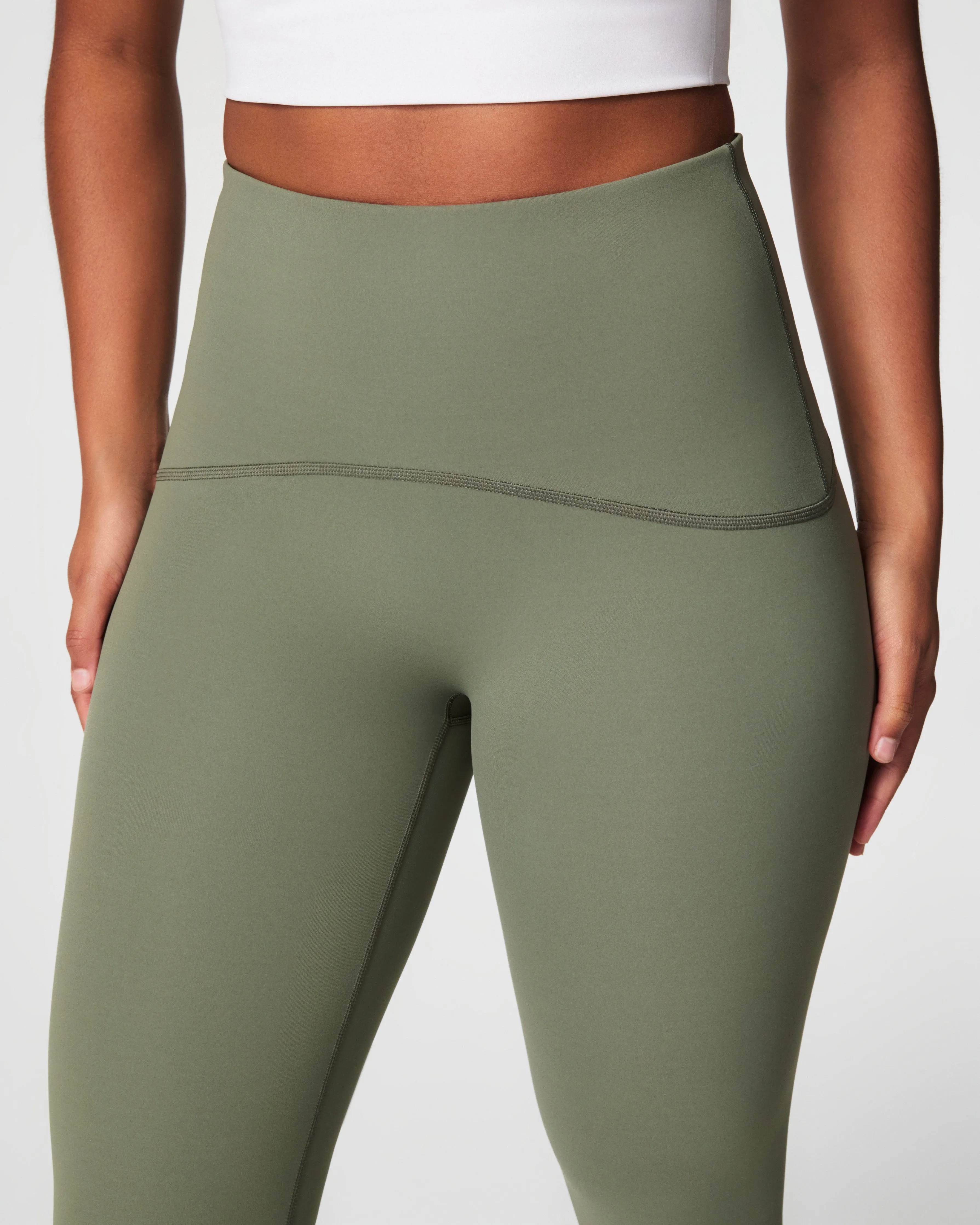 SPANXshape™ Booty Boost® 7/8 Leggings