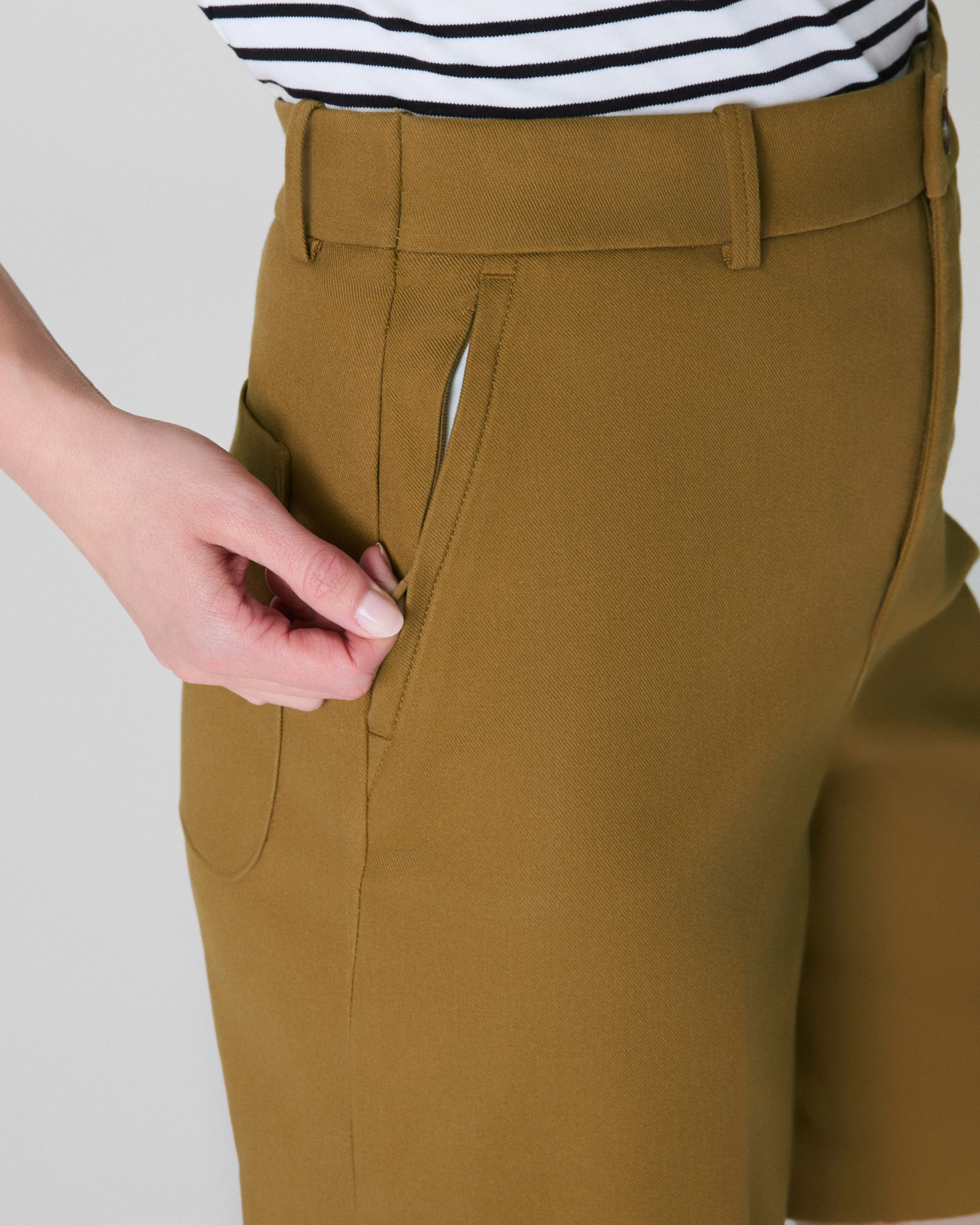 SPANXsupersmooth™ Stretch Twill Short, 9"